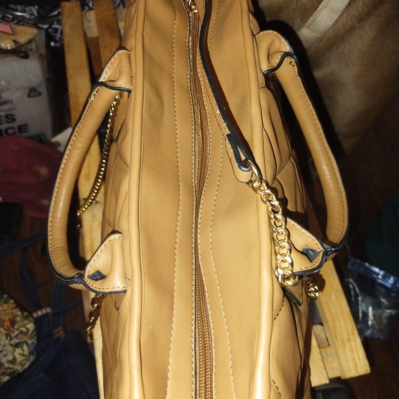 Tote - Picture 4 of 7